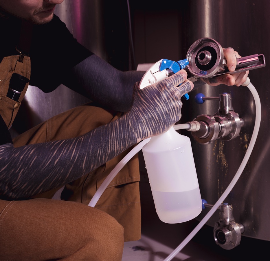 Thorough cleaning and disinfection to maintain water hygiene and quality.